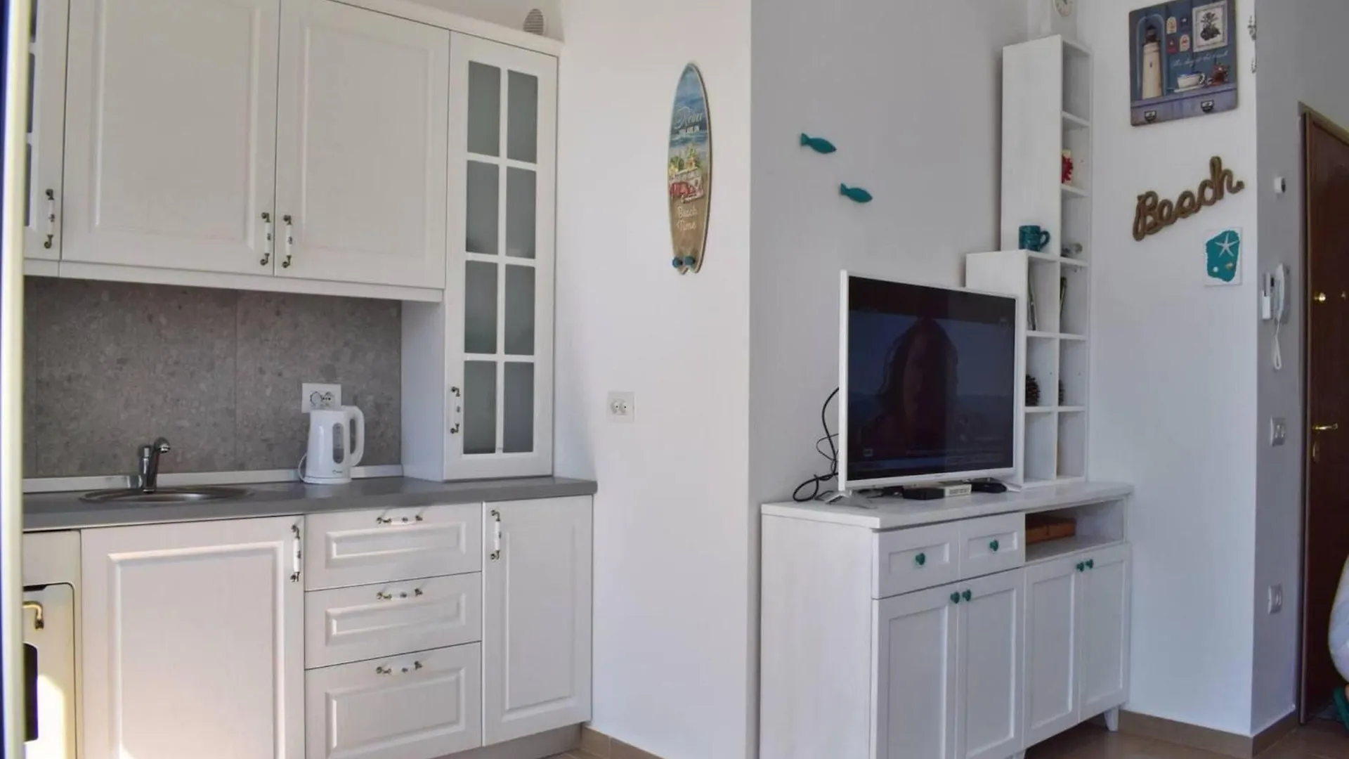 Relaxing 1-Bedroom Getaway With Pool Plazhi San Pietro Albania